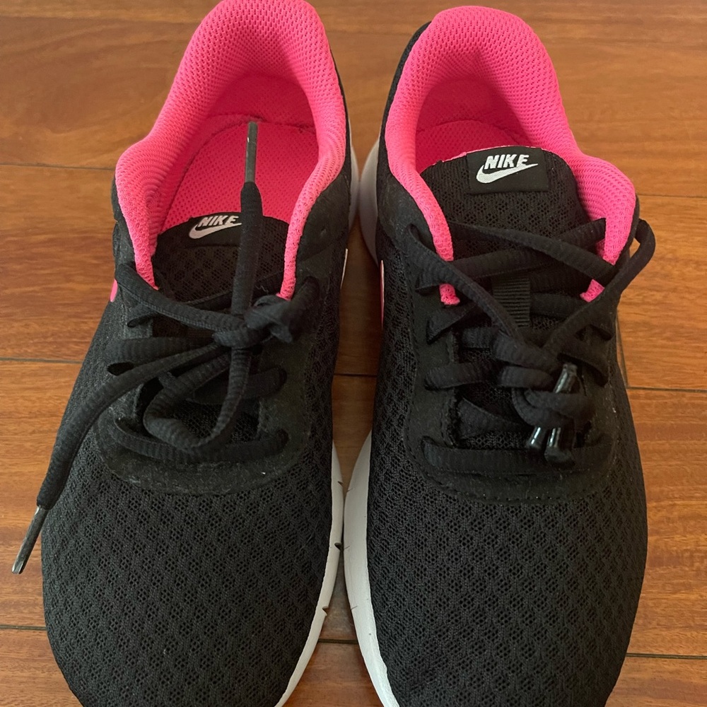 NWOT. Nike tennis shoes. Black and pink, size youth 2.5.
